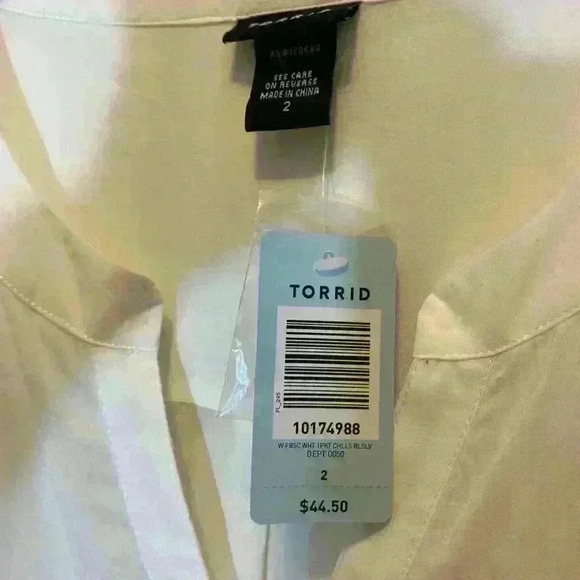 NWT TORRID  BLOUSE SIZE 2 - Picture 7 of 7